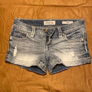 Buckle Daytrip Gemini stressed denim shorts